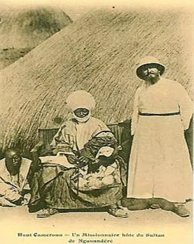 Missionnaire français avec le sultan de Ngaoundéré